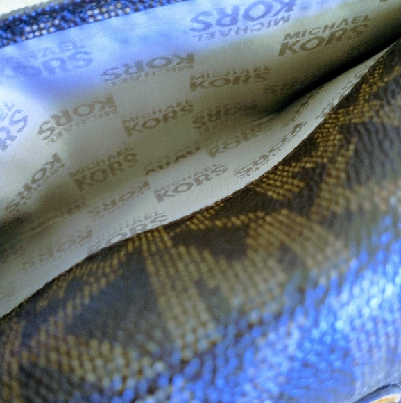 Michael Kors Fulton Monogram Wallet - Picture 14 of 14